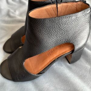 Kenneth Cole Gentle Souls ‘Charlene’ black sandals